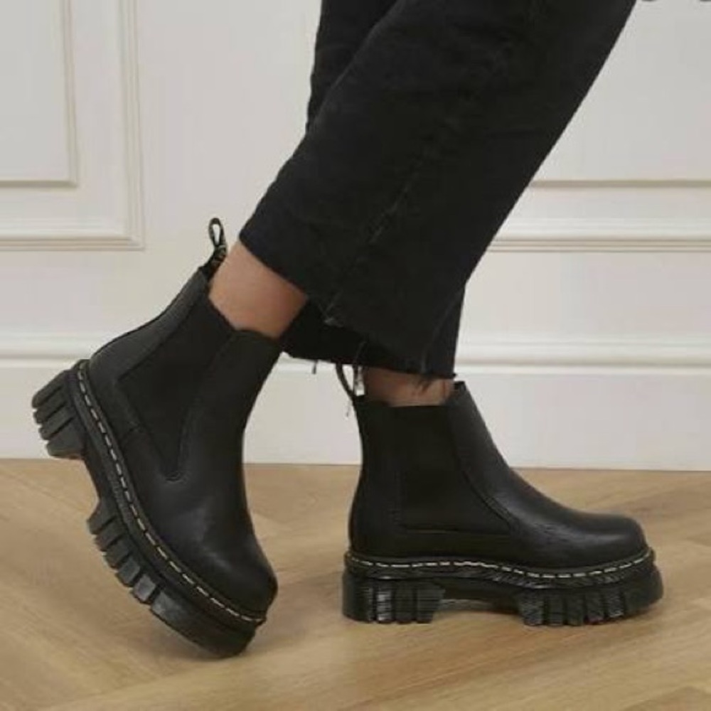 NEW Dr. Martens Audrick Black Leather Chelsea Boots, Size 5 - Picture 2 of 9
